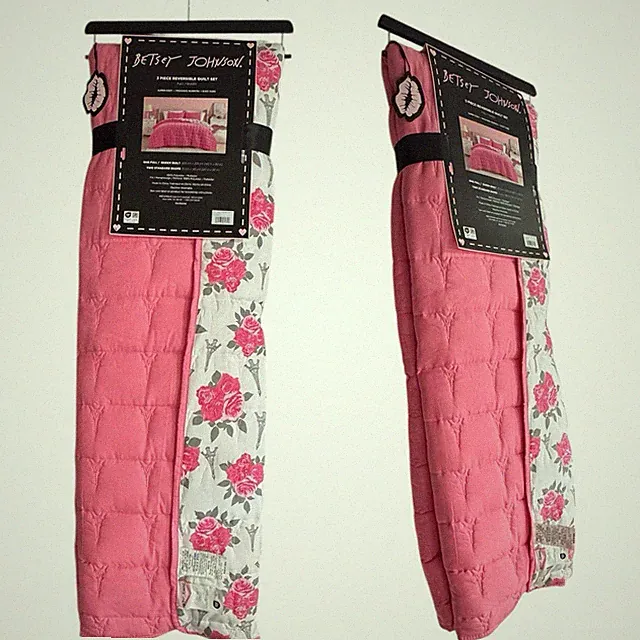 Betsey Johnson•3pc Full/Queen Reversible Quilt Set•Pink Roses/ Eiffel Tower•NEW!