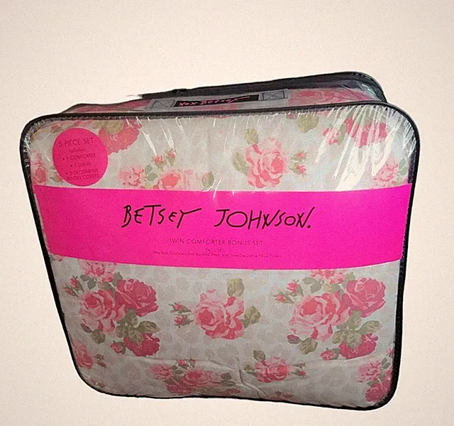 Betsey Johnson 5pc Twin Pink Floral Comforter Set