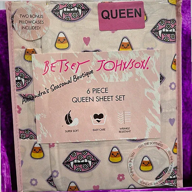 Betsey Johnson 6 Piece Queen Sheet Set Pillowcases Halloween, Lips & Candy Pink