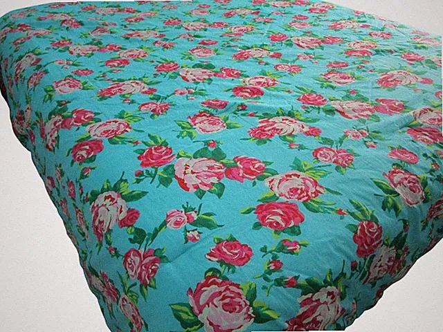 Betsey Johnson Bouquet Day Rose Floral Queen Comforter Small Spot Reversable GUC
