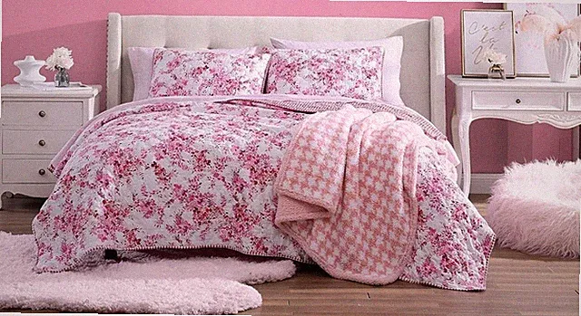 Betsey Johnson Floral Vineyard Microfiber Pink 2 Piece Quilt Set-Twin