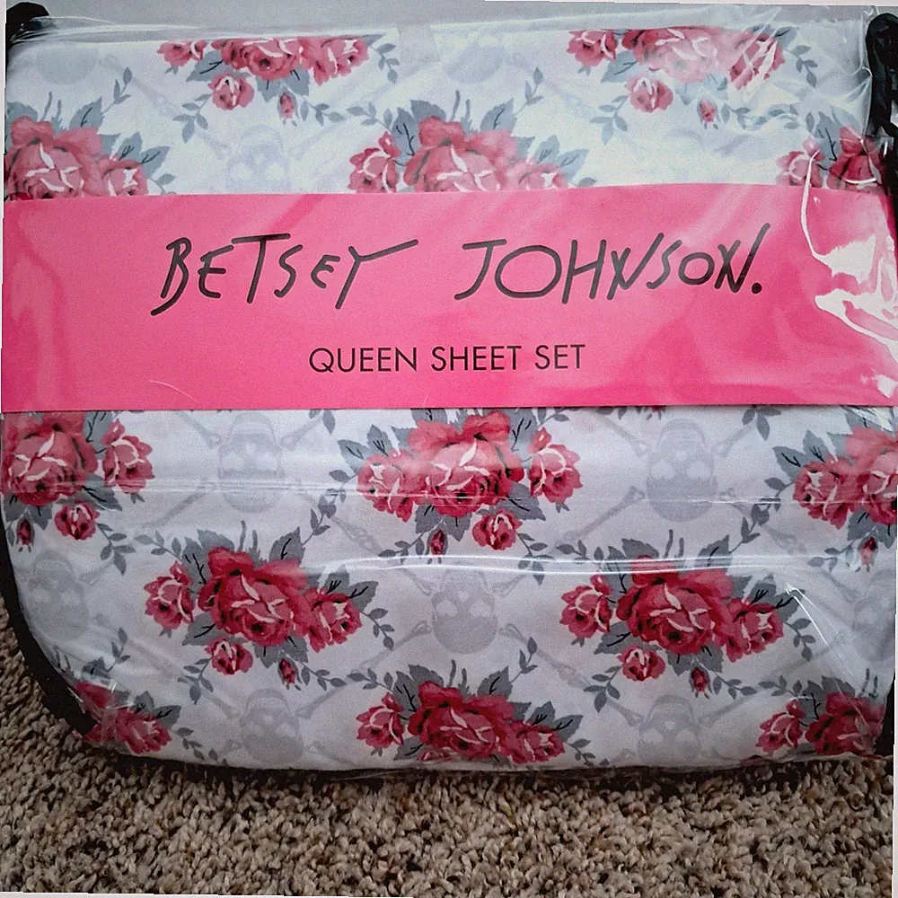 Betsey Johnson Queen Sheet Set 4pc Skull Rose Trellis Pink Floral NEW Bedding