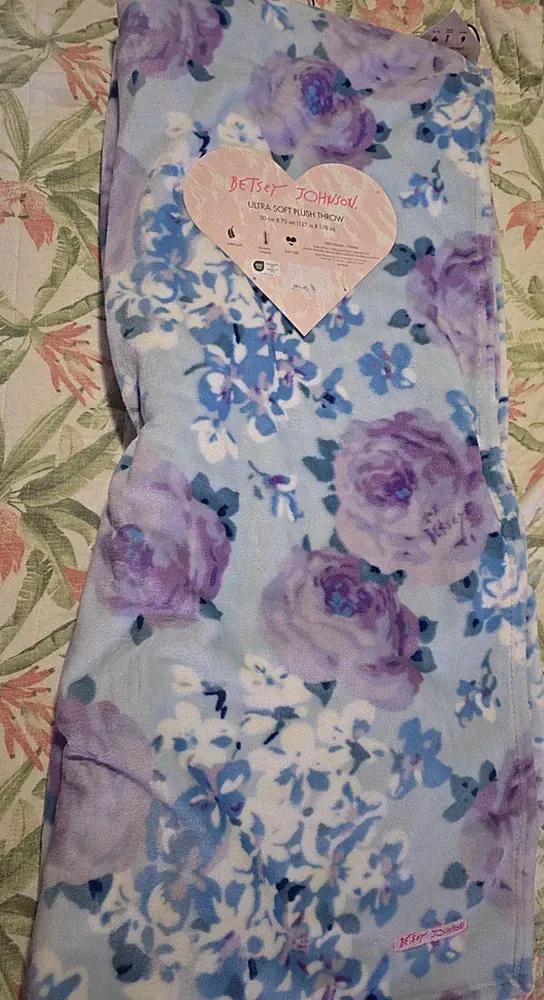 Betsey Johnson Ultra Soft Plush Floral Throw Blanket 127x178in Blue Purple