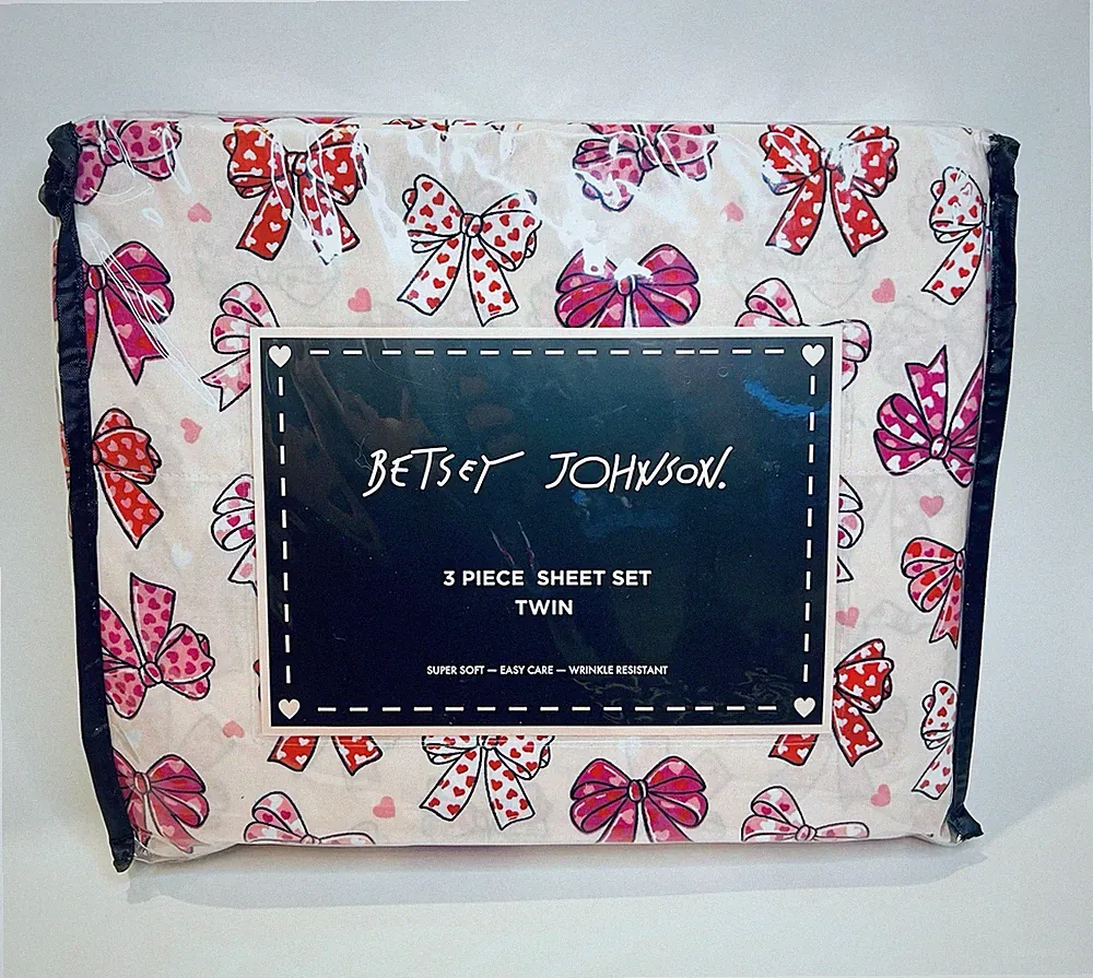 BETSEY JOHNSON VALENTINE BE MY BOW 3 PIECE RED PINK TWIN SHEET SET 100% POLY NIP