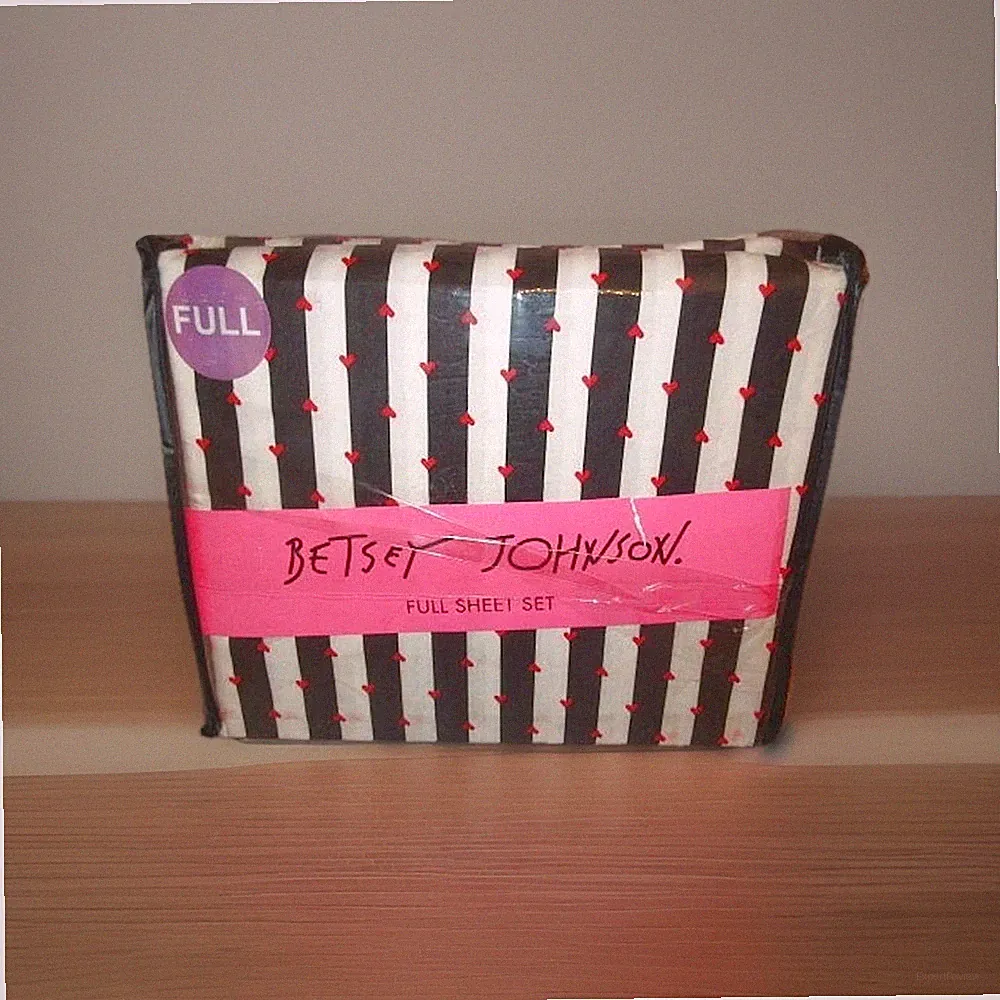 Betsey Johnson Wonderland Full Sheet Set 4 Piece Hearts & Stripes Retro Love NEW