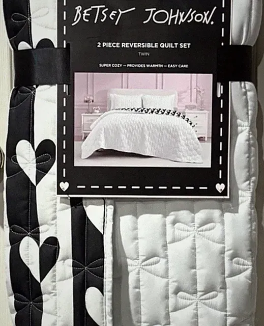 NWT Betsey Johnson 2 Piece Reversible Quilt Set Twin Embossed Hearts White Black
